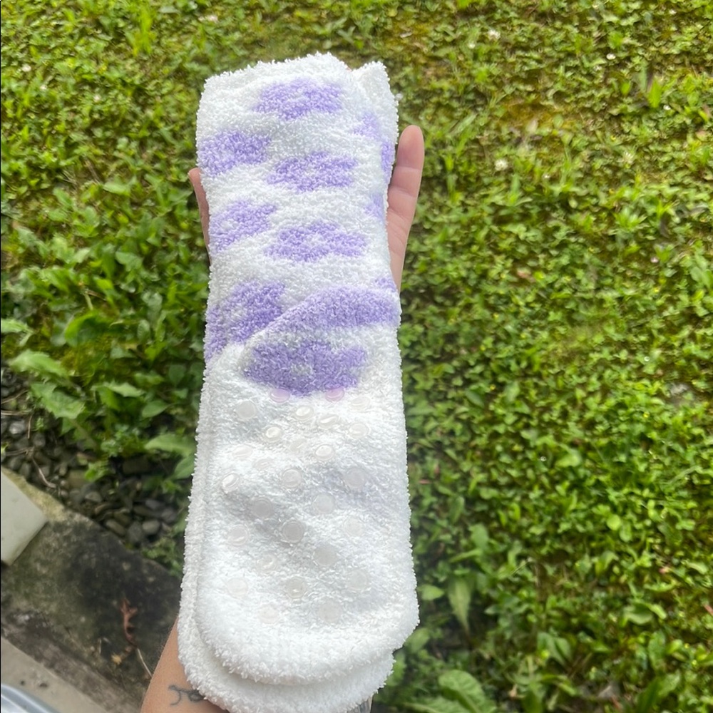 Ale-Hop White Fuzzy Socks with Heart Design - Picture 7 of 8